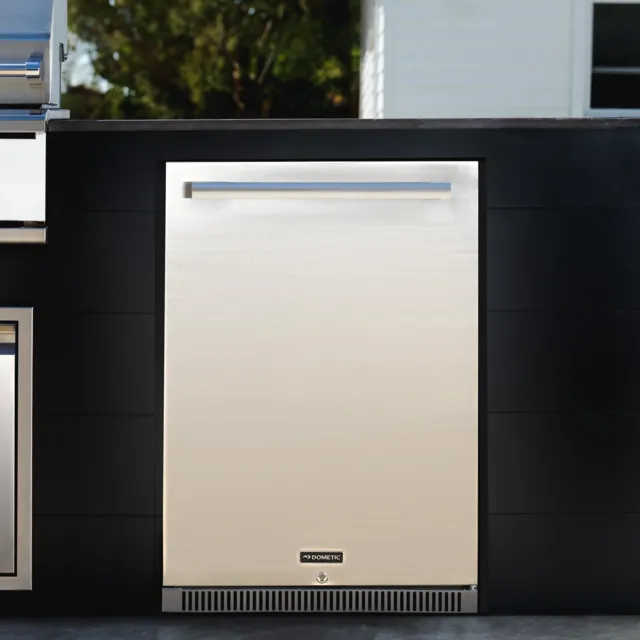 15" Dometic E-Series Refrigerator, Lock, Reversible Hinge