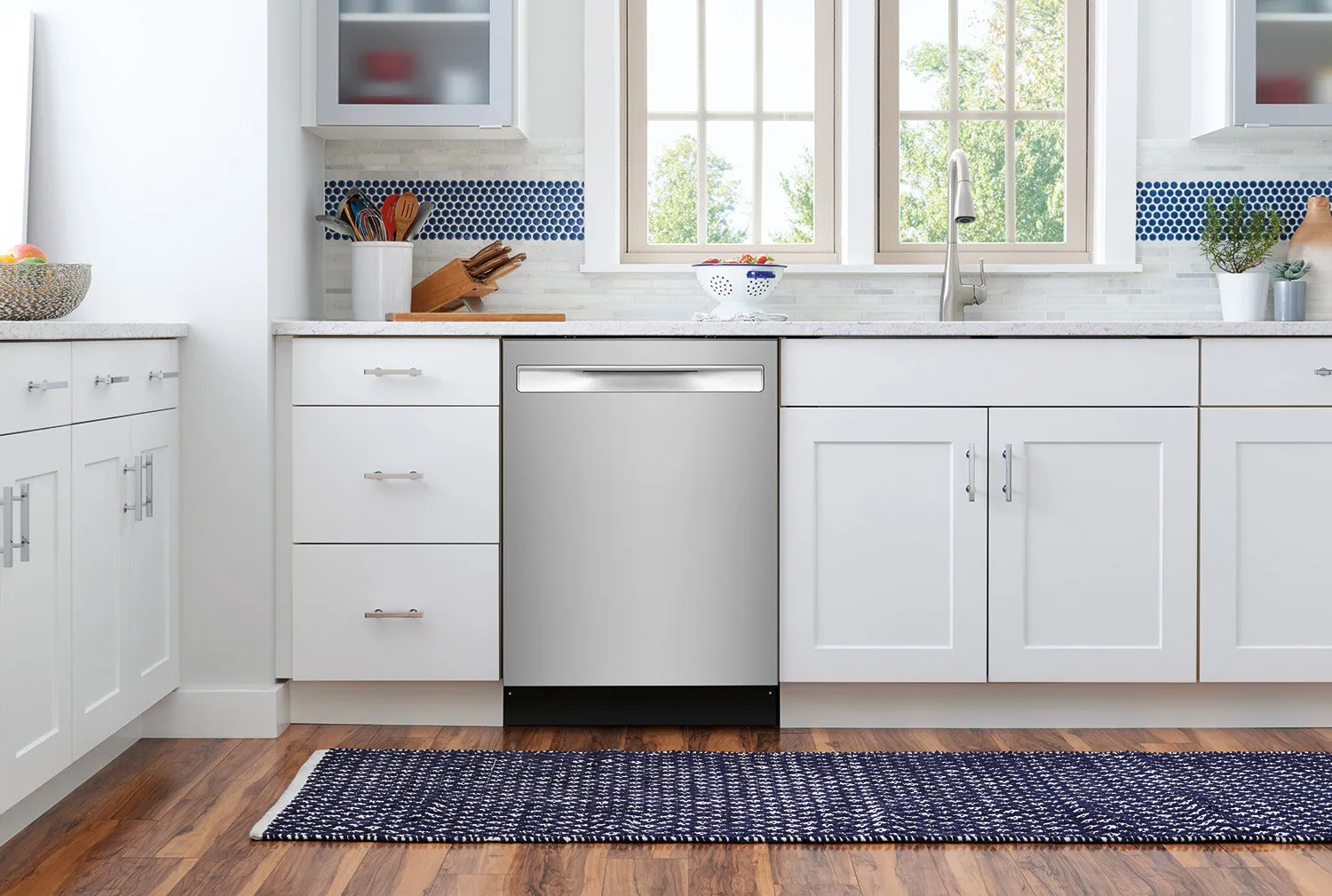Frigidaire 24" Stainless Steel Dishwasher with BladeSpray® (49 dBA) - FDSP4501AS