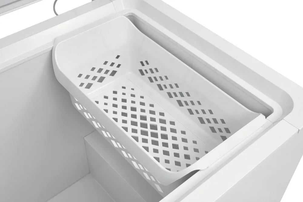 Frigidaire White Chest Freezer (15 Cu. Ft.) - FFCL1542AW
