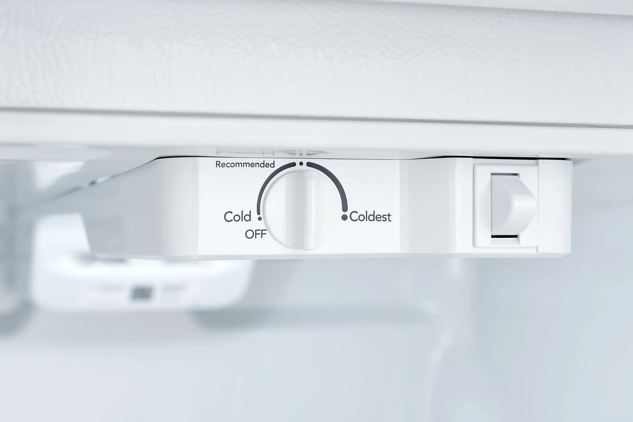 Frigidaire White Top-Freezer Refrigerator (20 Cu. Ft.) - FFHT2022AW