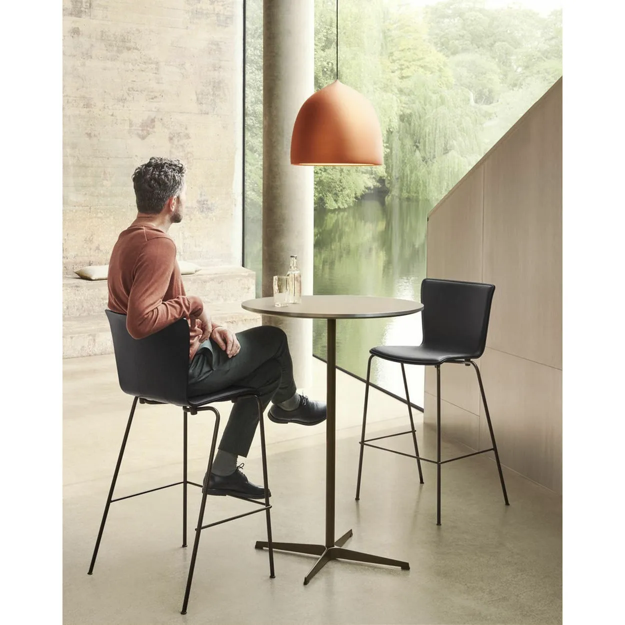 Fritz Hansen Supercircular™ Bar Table ø75, Bromo Grey/Warm Graphite
