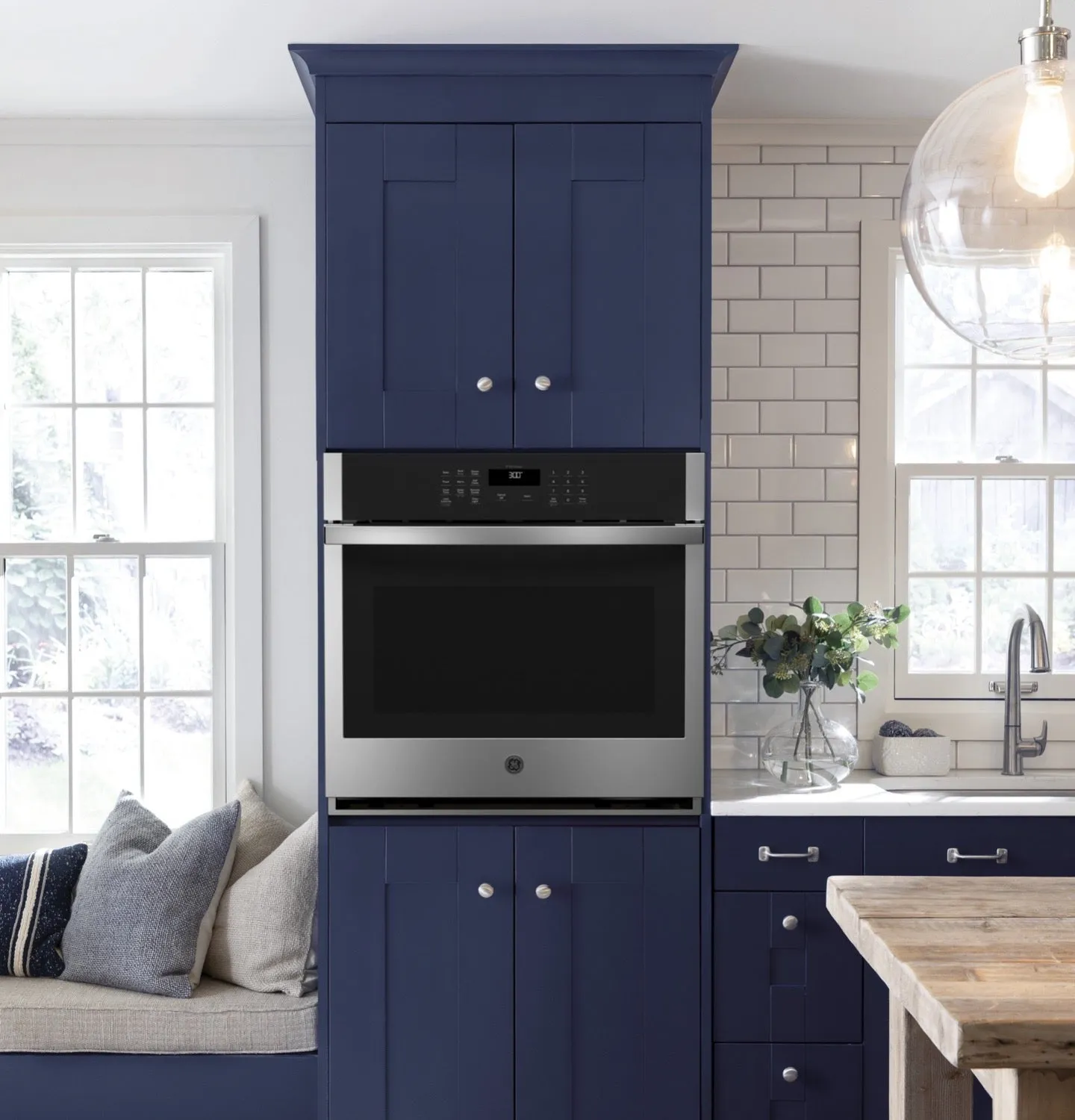 GE Stainless Steel Single Wall Oven (5.0 Cu.Ft.) - JTS3000SNSS