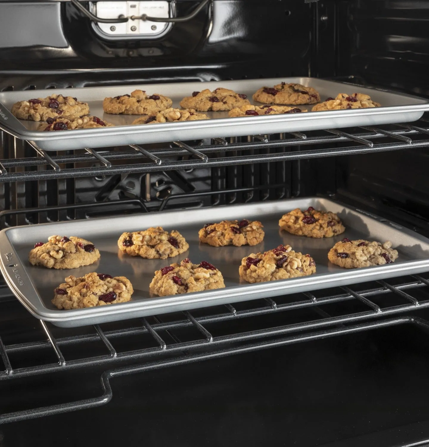 GE Stainless Steel Single Wall Oven (5.0 Cu.Ft.) - JTS3000SNSS