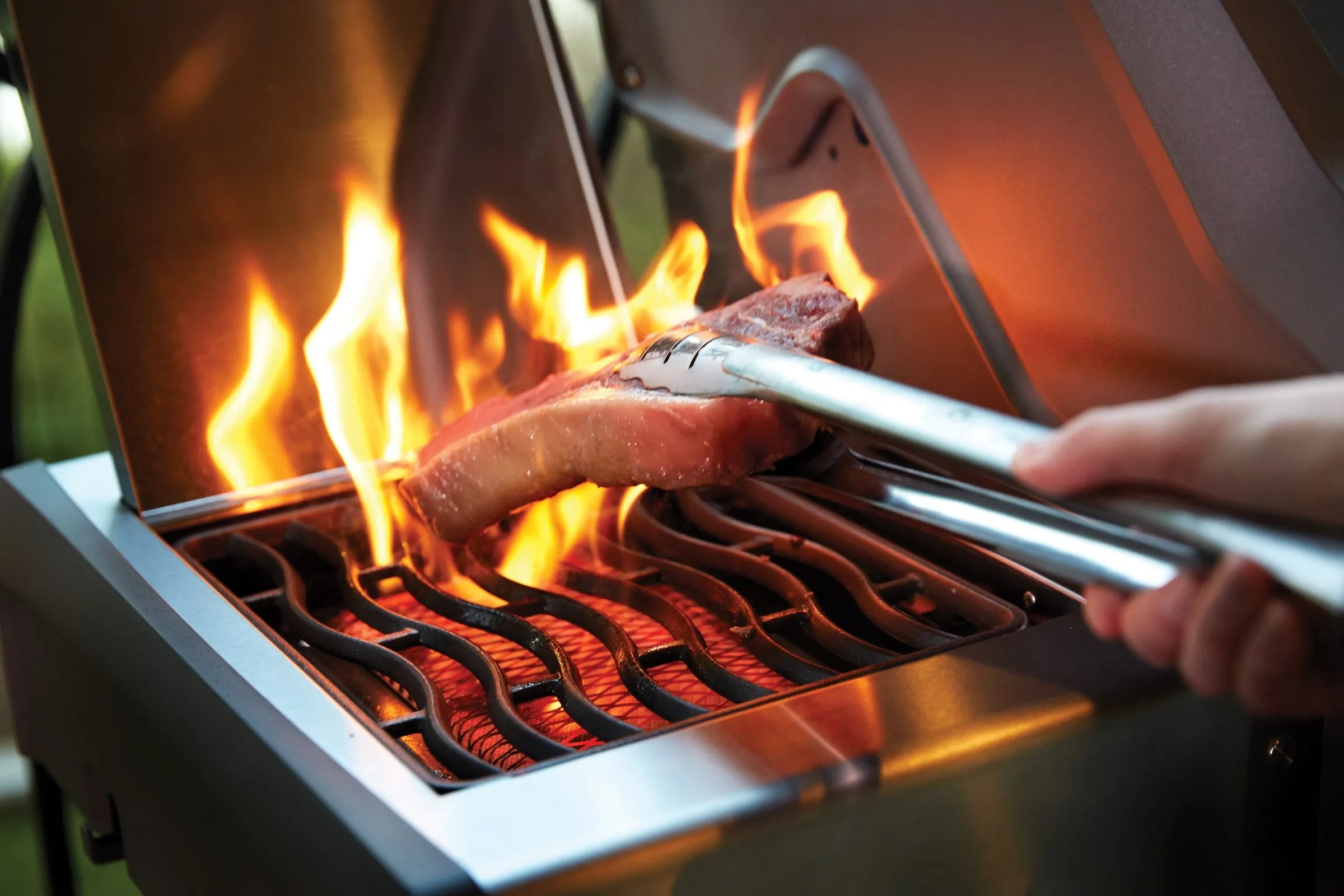 Napoleon Rogue 425 SIB Stainless Steel Propane Gas Grill Barbecue - R425SIBPSS